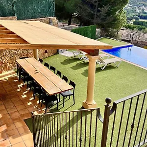 Villa Casa Mas Ambros Con Piscina Desbordante, Calonge (Catalonia)